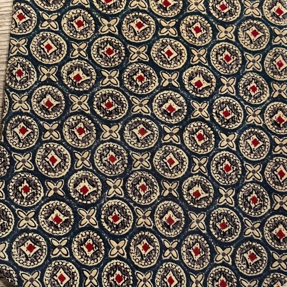 VTG GAP 100% Silk Navy, Tan, and Red Geometric Men's Tie - Picture 4 of 5